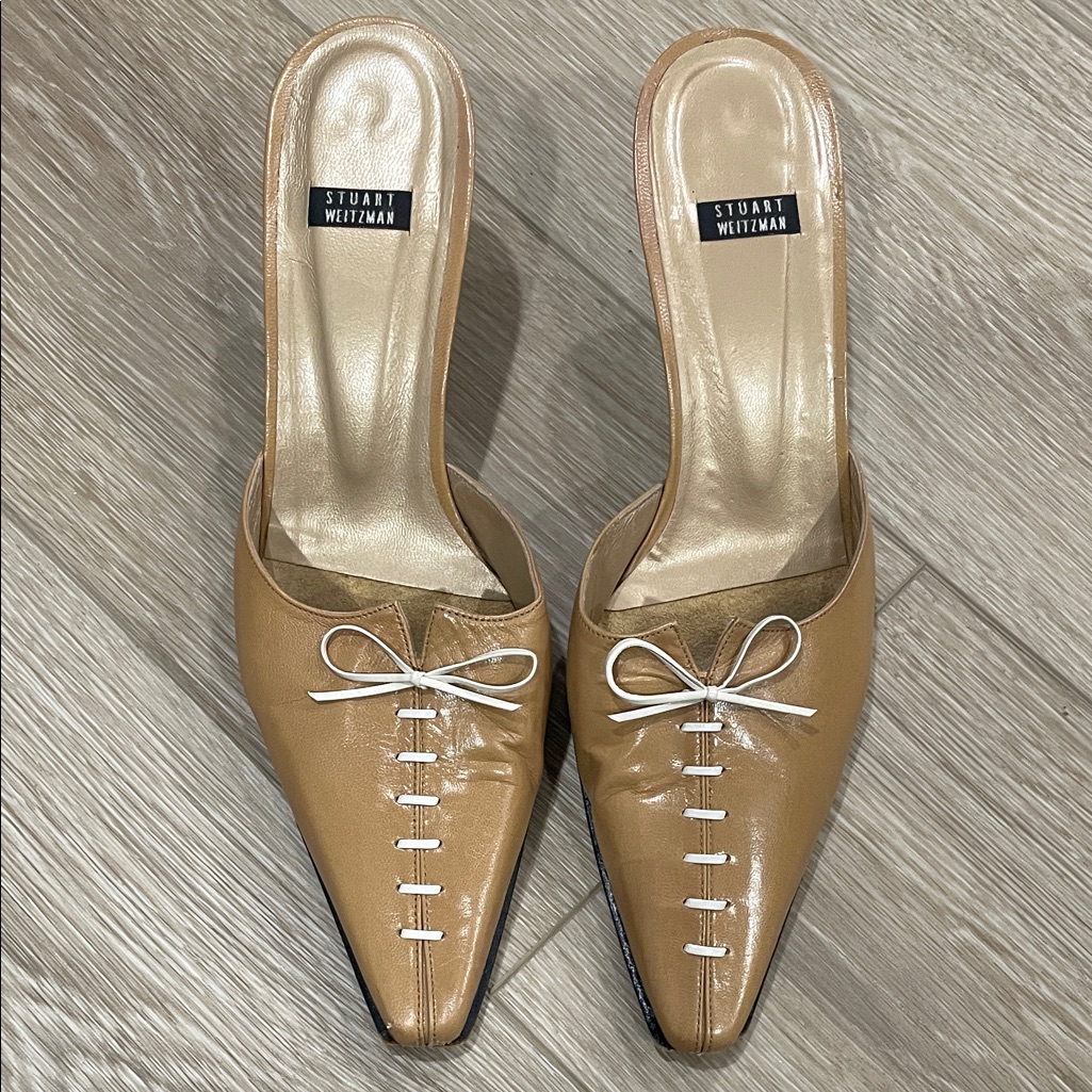 Stuart Weitzman Tan Patent Leather Pointed Mule With White Bow